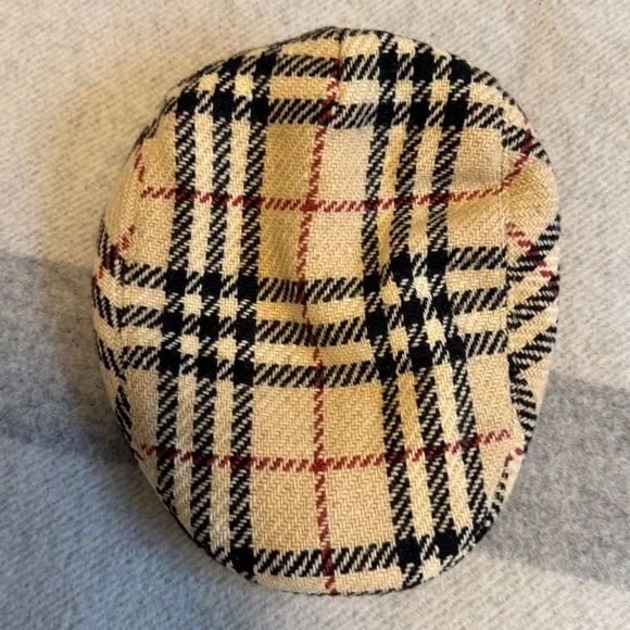 Burberry Beige and Black Wool hat Size L - Picture 1 of 4